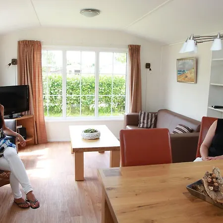 Chalet Recreatiepark Wiringherlant 2 Hippolytushoef