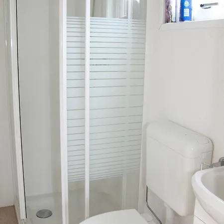 Chalet Recreatiepark Wiringherlant 2 * Hippolytushoef