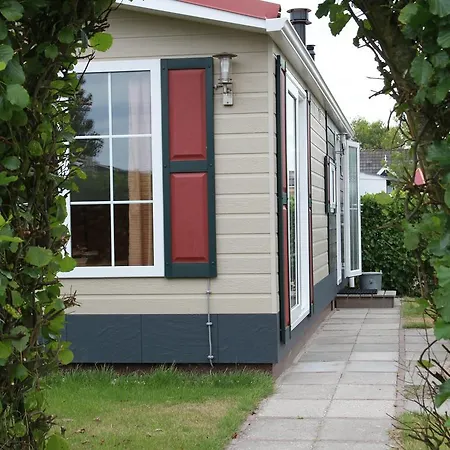 Chalet Recreatiepark Wiringherlant 2 Alpehytte Hippolytushoef