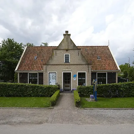Chalet Recreatiepark Wiringherlant 2 Alpehytte