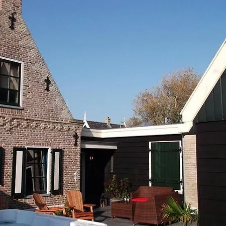 Chalet Recreatiepark Wiringherlant 2