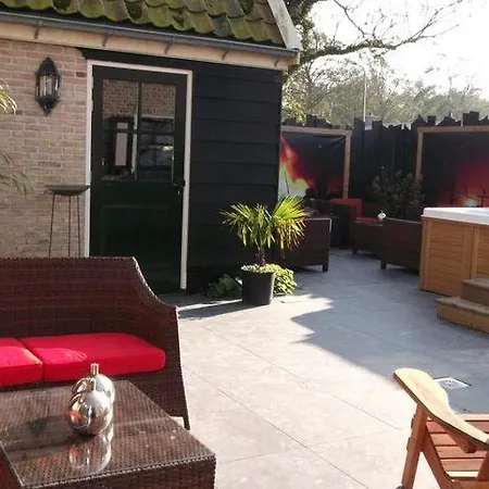 Chalet Recreatiepark Wiringherlant 2 * Hippolytushoef